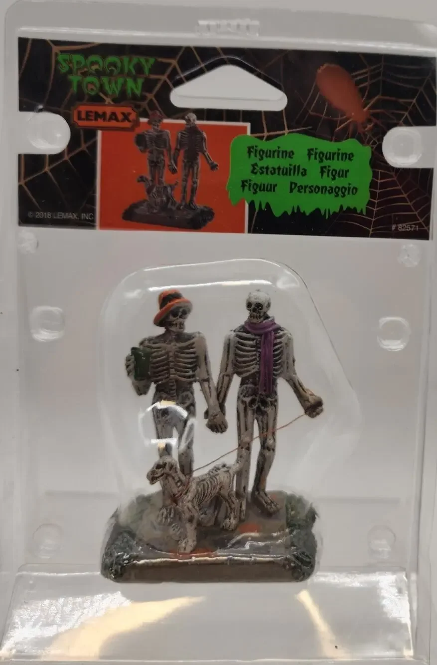 Lemax Spooky Town Figurine - Moonlight Stroll #82571